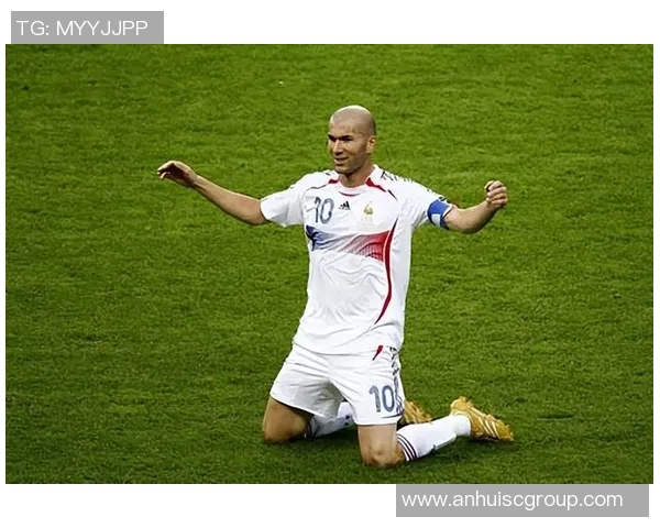 从街头少年到足坛巨星：励志足球明星的奋斗与荣耀之路