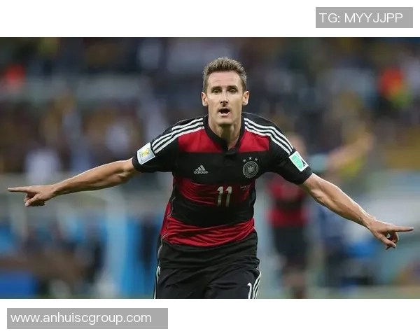 全球足球明星排名解析各国球员实力对比及表现分析