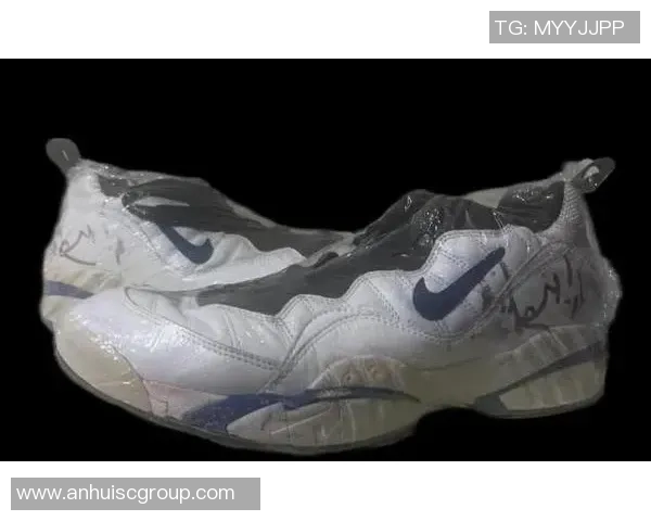 穿破足球鞋的球星是谁 揭秘这一经典瞬间背后的故事与影响